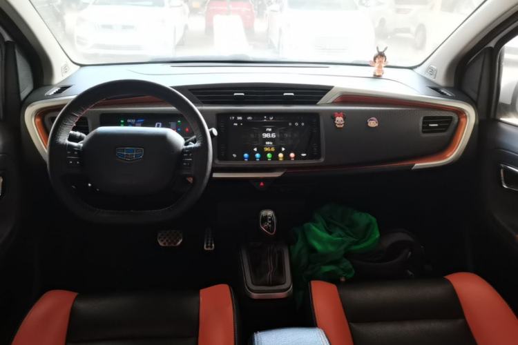 Used Geely Auto Vision X1 2017 1.3L Automatic Player Edition Center Console