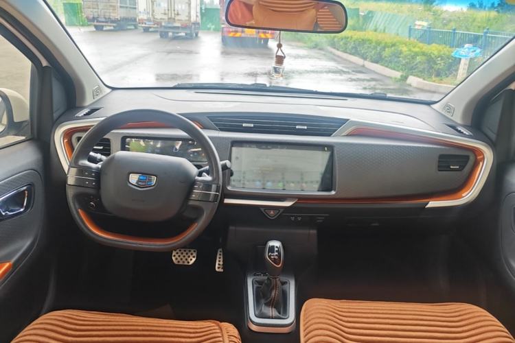 Used Geely Auto Vision X1 2017 1.3L Automatic Player Edition Center Console