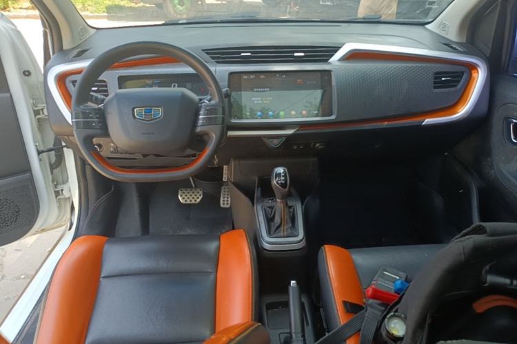 Used Geely Auto Vision X1 2017 1.3L Automatic Player Edition Center Console