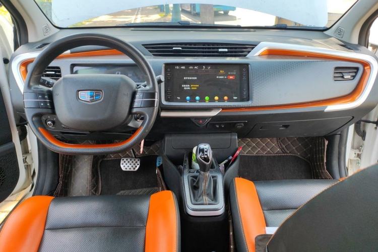 Used Geely Auto Vision X1 2017 1.3L Automatic Player Edition Center Console
