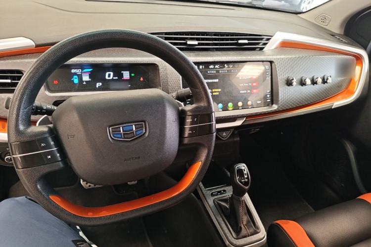 Used Geely Auto Vision X1 2017 1.3L Automatic Player Edition Center Console