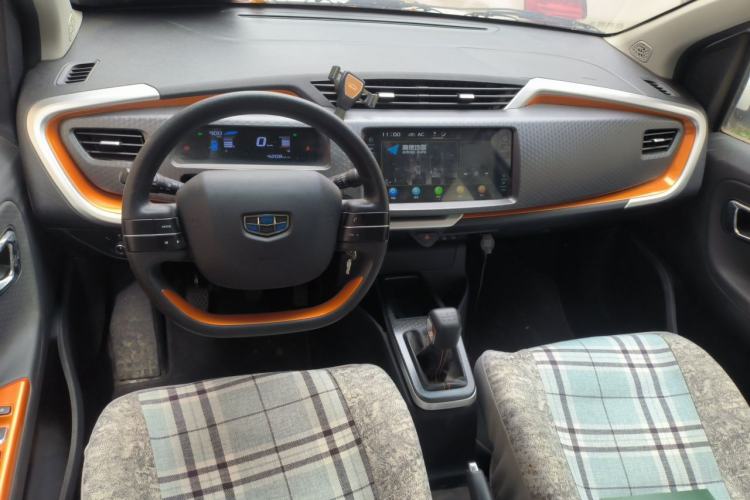 Used Geely Auto Vision X1 2017 1.3L Manual Frenzy Edition Center Console