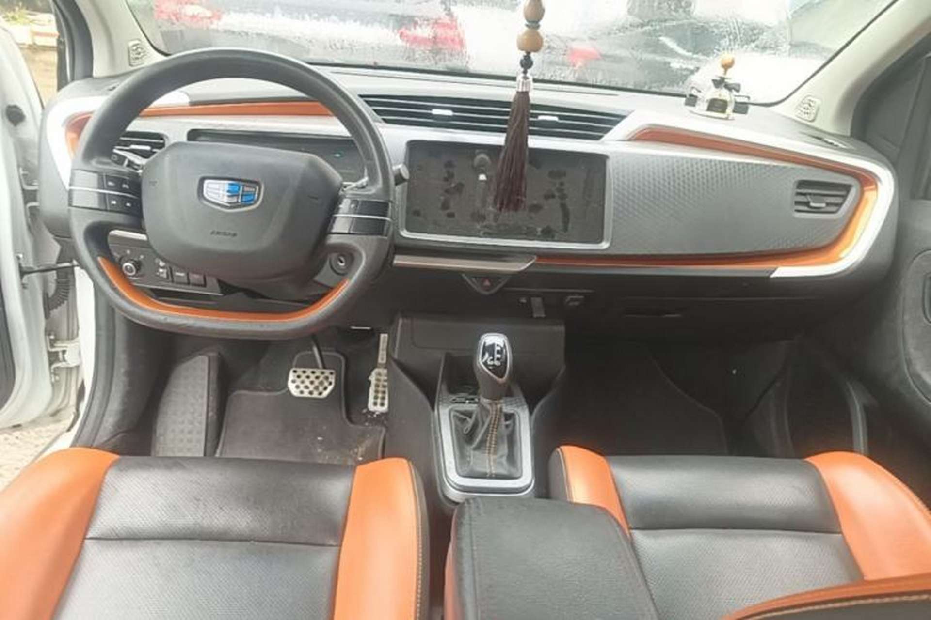 Used Geely Auto Vision X1 2017 1.3L Automatic Player Edition Center Console