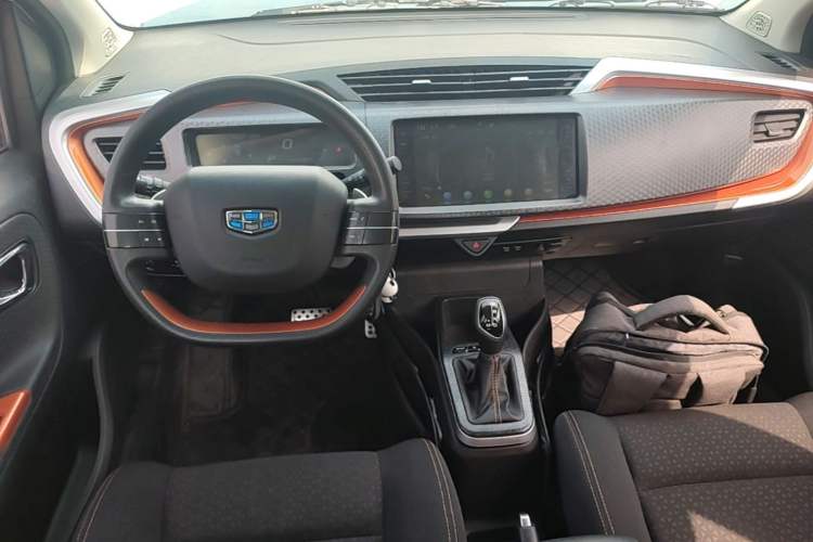 Used Geely Auto Vision X1 2017 1.3L Automatic Fun Edition Center Console