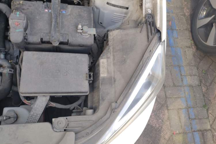 Used Geely Auto Vision X1 2017 1.3L Automatic Player Edition Engine Bay Left