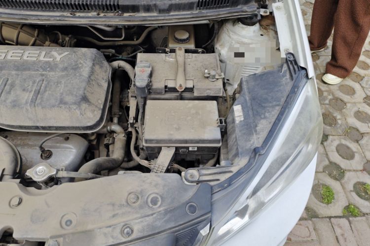Used Geely Auto Vision X1 2017 1.3L Automatic Fun Edition Engine Bay Left