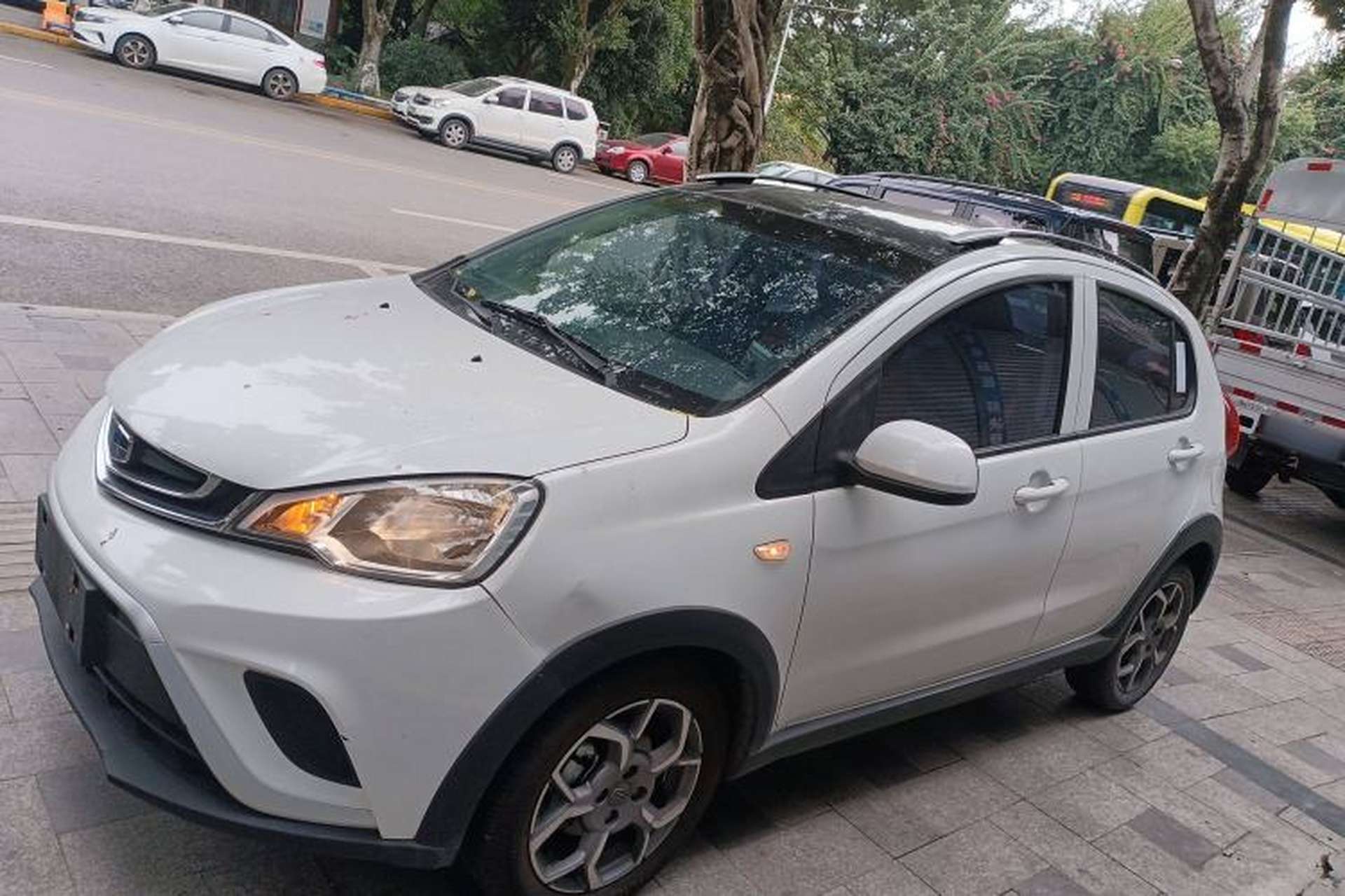 Used Geely Auto Vision X1 2017 1.3L Manual Frenzy Edition Exterior 3