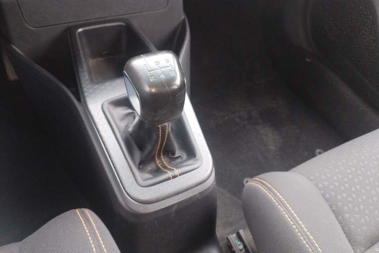 Used Geely Auto Vision X1 2017 1.3L Manual Frenzy Edition Gear Lever