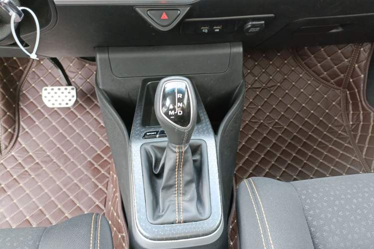 Used Geely Auto Vision X1 2017 1.3L Automatic Fun Edition Gear Lever