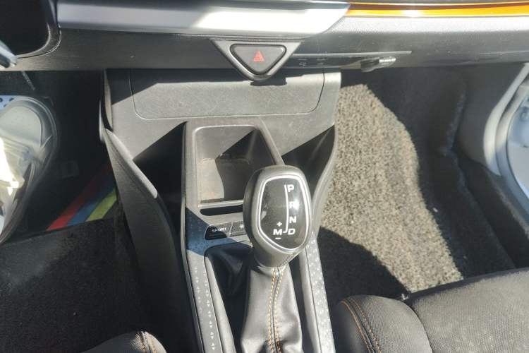 Used Geely Auto Vision X1 2017 1.3L Automatic Fun Edition Gear Lever