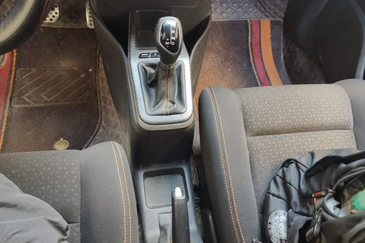 Used Geely Auto Vision X1 2017 1.3L Automatic Fun Edition Gear Lever