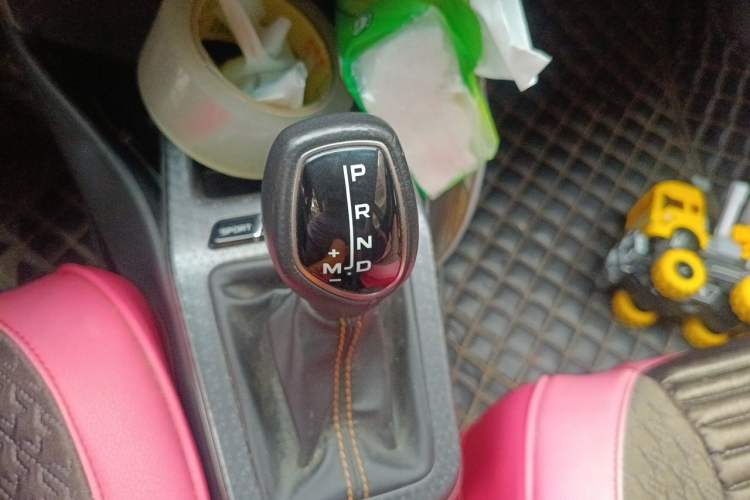 Used Geely Auto Vision X1 2017 1.3L Automatic Fun Edition Gear Lever