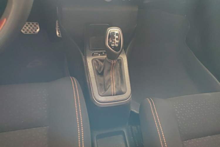 Used Geely Auto Vision X1 2017 1.3L Automatic Fun Edition Gear Lever
