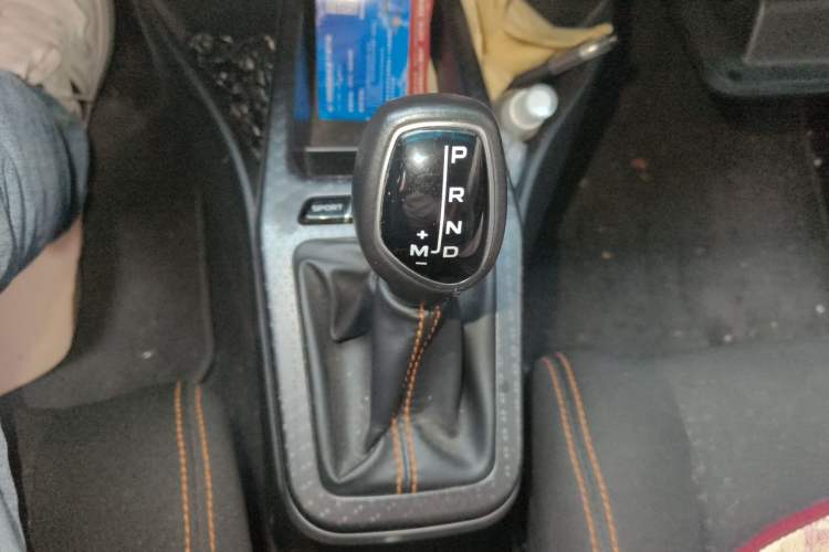 Used Geely Auto Vision X1 2017 1.3L Automatic Fun Edition Gear Lever