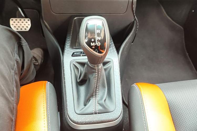 Used Geely Auto Vision X1 2017 1.3L Automatic Fun Edition Gear Lever