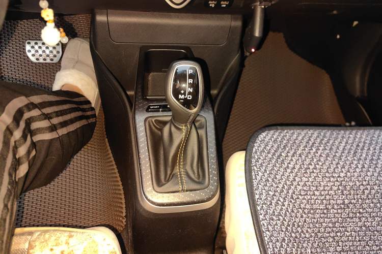Used Geely Auto Vision X1 2017 1.3L Automatic Player Edition Gear Lever
