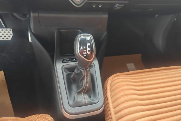 Used Geely Auto Vision X1 2017 1.3L Automatic Player Edition Gear Lever