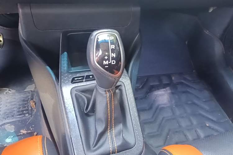 Used Geely Auto Vision X1 2017 1.3L Automatic Player Edition Gear Lever