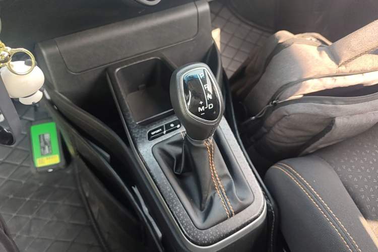Used Geely Auto Vision X1 2017 1.3L Automatic Fun Edition Gear Lever