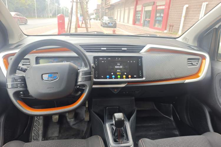 Used Geely Auto Vision X1 2017 1.3L Manual Frenzy Edition Interior 1