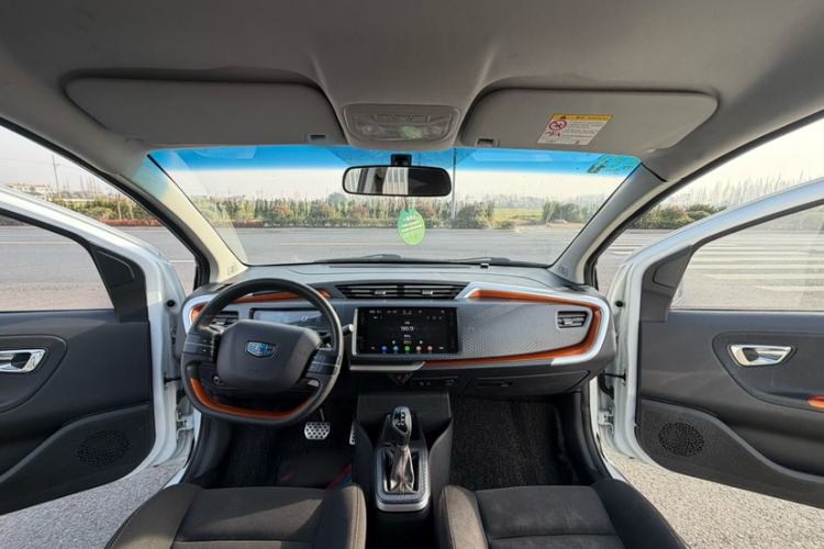 Used Geely Auto Vision X1 2017 1.3L Automatic Fun Edition Interior 2