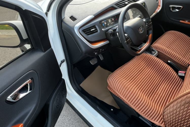 Used Geely Auto Vision X1 2017 1.3L Automatic Player Edition Interior 2
