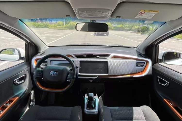 Used Geely Auto Vision X1 2017 1.3L Manual Frenzy Edition Interior 3