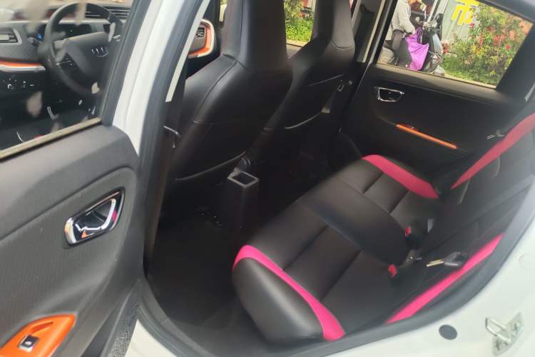 Used Geely Auto Vision X1 2017 1.3L Automatic Fun Edition Interior 3