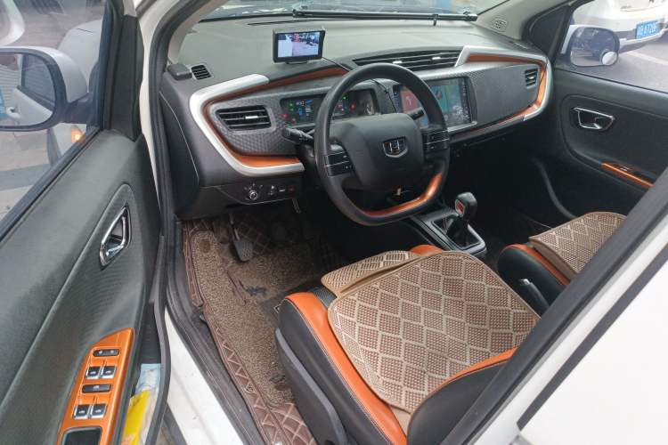 Used Geely Auto Vision X1 2017 1.3L Manual Frenzy Edition Interior 3