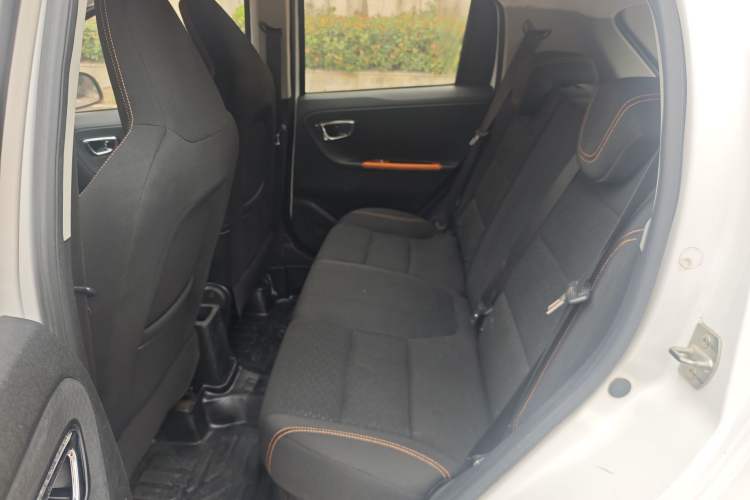 Used Geely Auto Vision X1 2017 1.3L Manual Frenzy Edition Interior 4