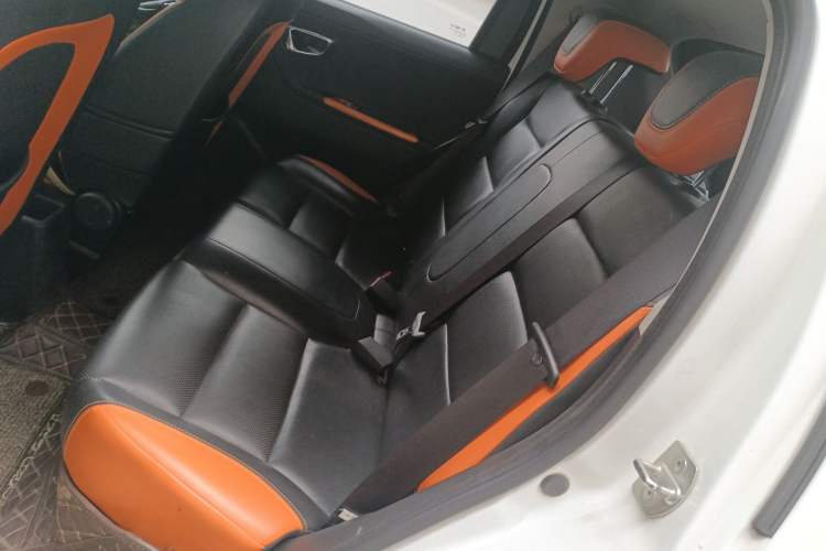 Used Geely Auto Vision X1 2017 1.3L Manual Frenzy Edition Interior 4