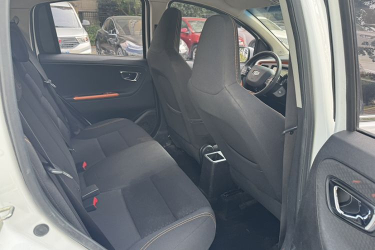 Used Geely Auto Vision X1 2017 1.3L Automatic Fun Edition Interior 4
