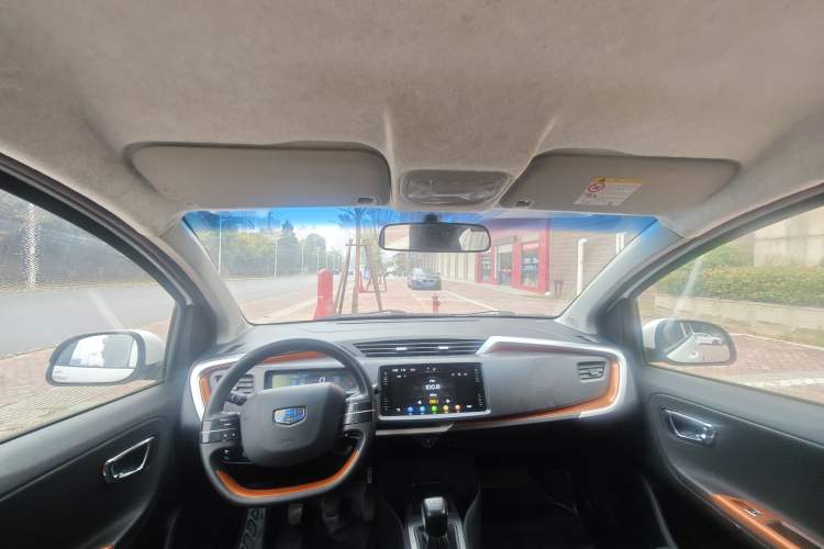 Used Geely Auto Vision X1 2017 1.3L Manual Frenzy Edition Interior 5
