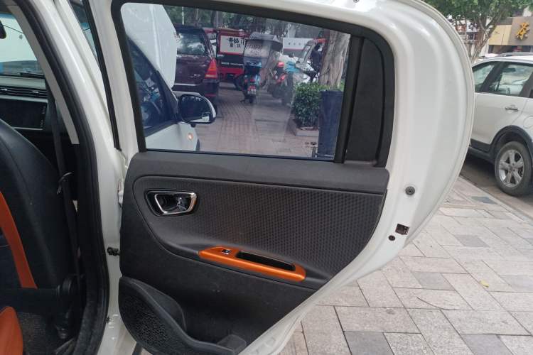 Used Geely Auto Vision X1 2017 1.3L Manual Frenzy Edition Interior 6