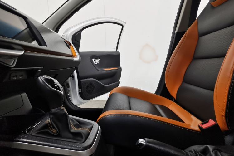 Used Geely Auto Vision X1 2017 1.3L Automatic Fun Edition Interior 7