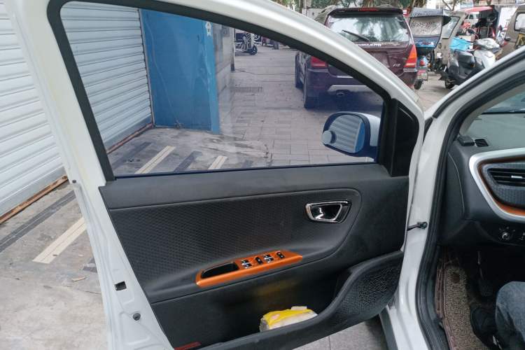 Used Geely Auto Vision X1 2017 1.3L Manual Frenzy Edition Interior 7