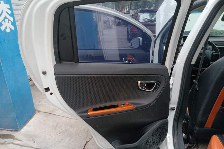 Used Geely Auto Vision X1 2017 1.3L Manual Frenzy Edition Interior 8