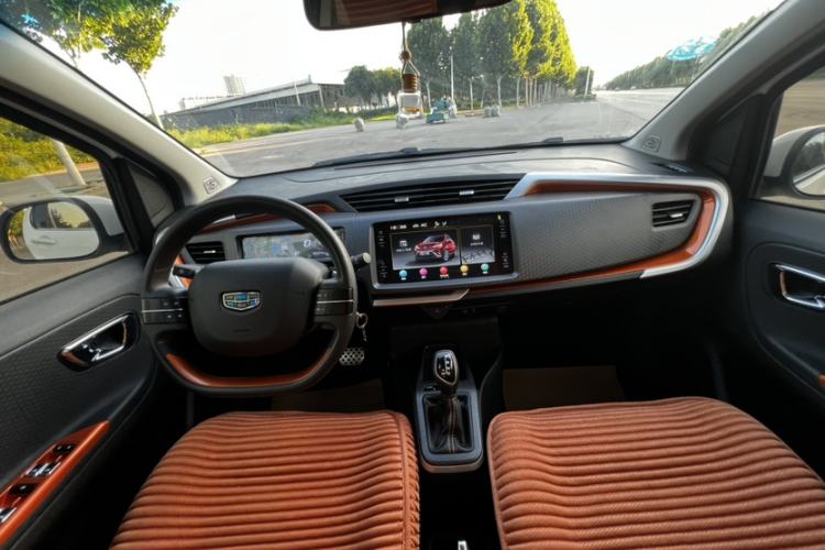 Used Geely Auto Vision X1 2017 1.3L Automatic Player Edition Interior 9