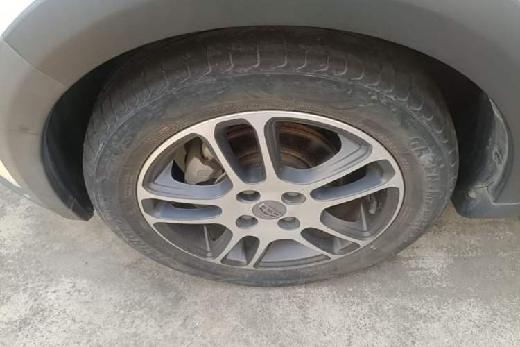 Used Geely Auto Vision X1 2017 1.3L Automatic Player Edition Left Front Wheel Hub