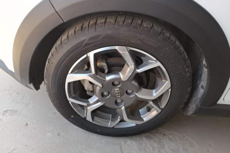 Used Geely Auto Vision X1 2017 1.3L Automatic Player Edition Left Front Wheel Hub