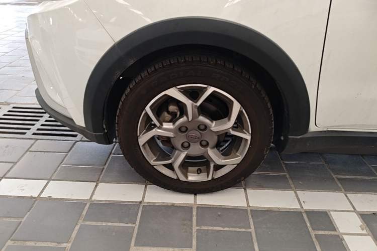 Used Geely Auto Vision X1 2017 1.3L Automatic Player Edition Left Front Wheel Hub