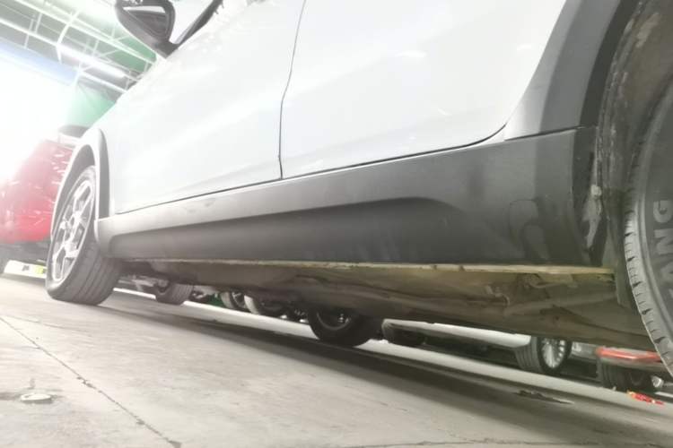 Used Geely Auto Vision X1 2017 1.3L Automatic Player Edition Left Side Sill