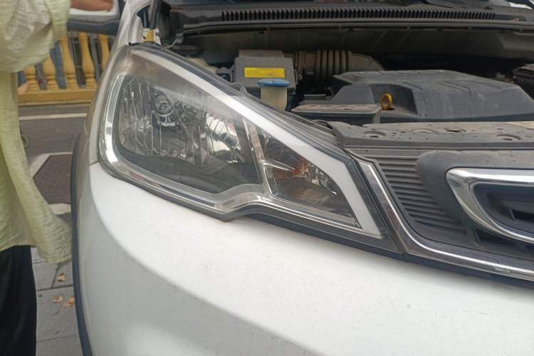 Used Geely Auto Vision X1 2017 1.3L Automatic Fun Edition Right Front Headlight