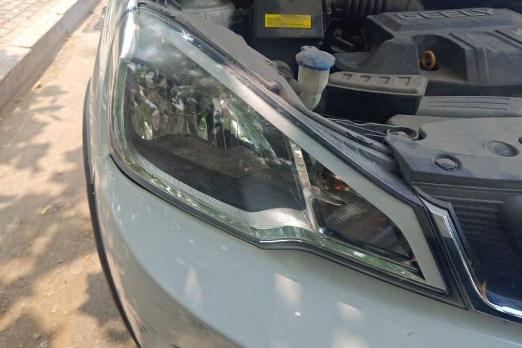 Used Geely Auto Vision X1 2017 1.3L Automatic Player Edition Right Front Headlight