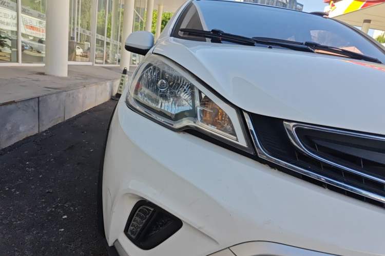 Used Geely Auto Vision X1 2017 1.3L Automatic Player Edition Right Front Headlight