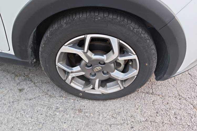 Used Geely Auto Vision X1 2017 1.3L Automatic Fun Edition Right Front Wheel Hub