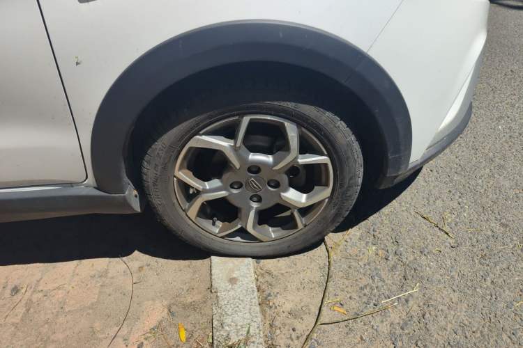 Used Geely Auto Vision X1 2017 1.3L Automatic Player Edition Right Front Wheel Hub