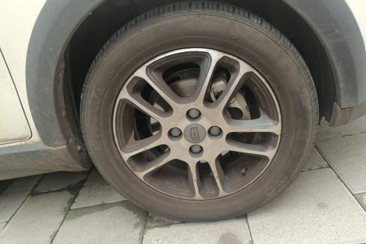 Used Geely Auto Vision X1 2017 1.3L Automatic Fun Edition Right Front Wheel Hub