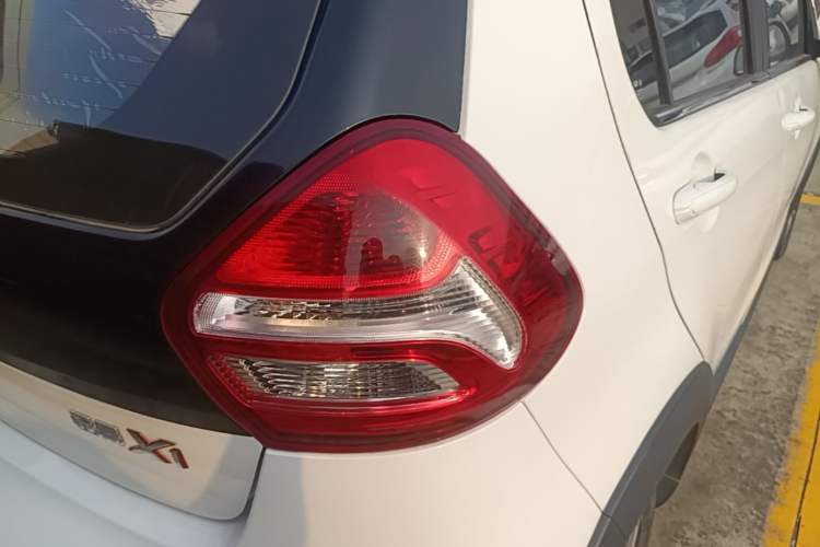 Used Geely Auto Vision X1 2017 1.3L Automatic Player Edition Right Rear Taillight
