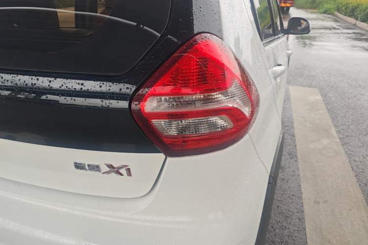 Used Geely Auto Vision X1 2017 1.3L Automatic Player Edition Right Rear Taillight
